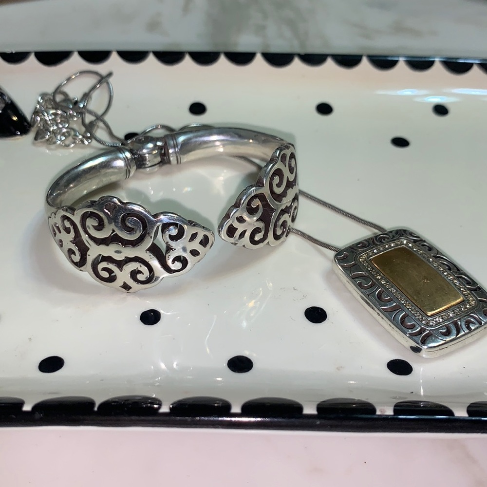 (Bracelet only) 
Brighton jewelry! Beautiful jewelry!
